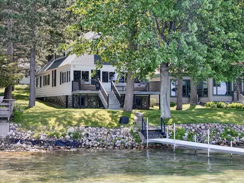 133 Chaney Point Dr, Roscommon, MI 48653