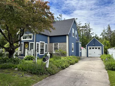 426 W Ontario St, Rogers City, MI 49779