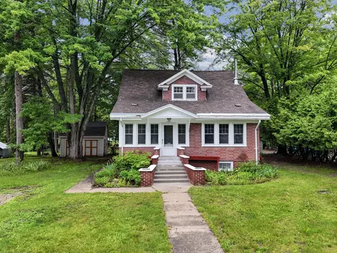 1009 Brooks St, Roscommon, MI 48653 photo 2