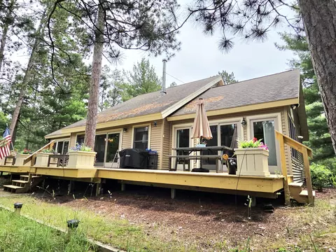 624 N Point Dr, Grayling, MI 49738