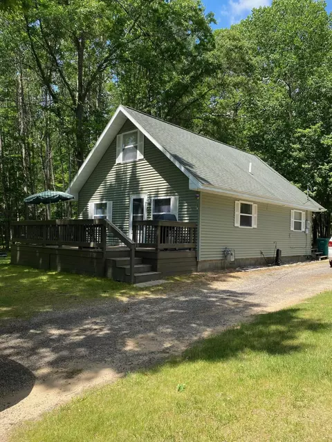 894 Springwood Dr, Prudenville, MI 48651