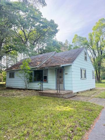 7228 W Hubert Rd, Hubbard Lake, MI 49747