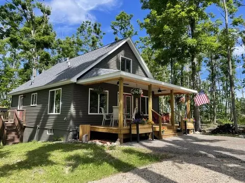 3074 Coolwater Ave, Johannesburg, MI 49751