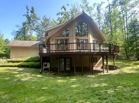 1610 Chickadee Ct, Gaylord, MI 49735