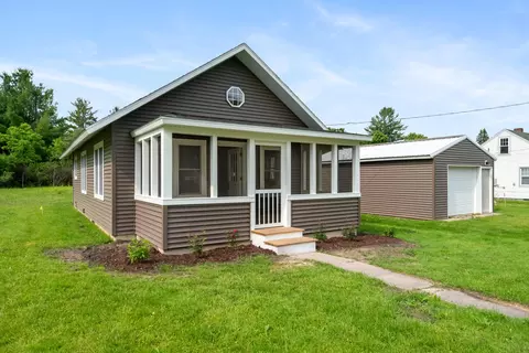 6066 Hemlock St, Indian River, MI 49749