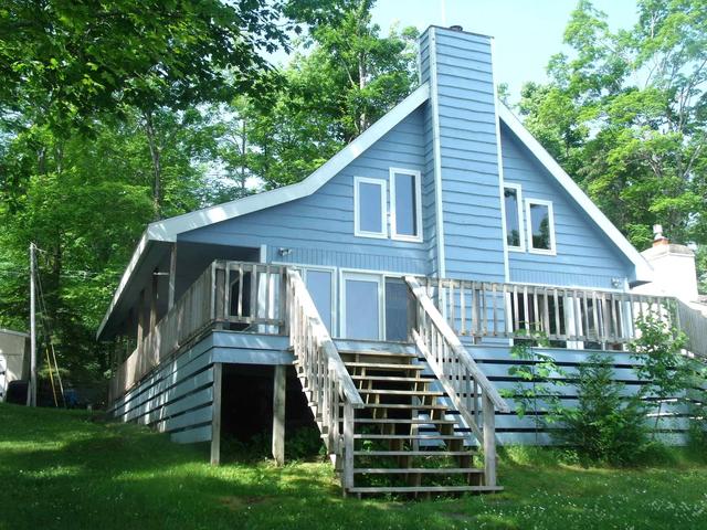 681 E Shoreview Ln, Indian River, MI 49749