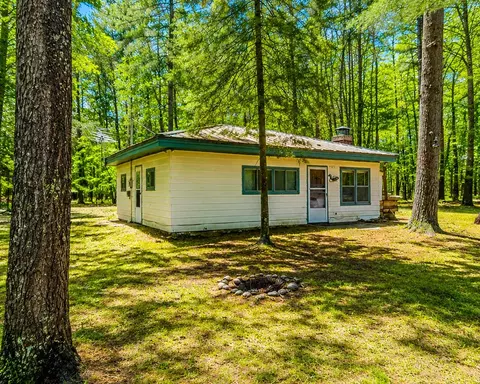 145 Clyde St, Roscommon, MI 48653 photo 1