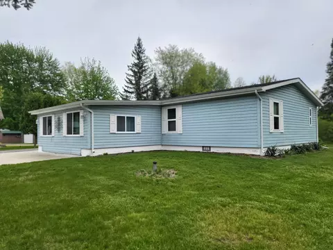827 Iroquois Ave, Prudenville, MI 48651