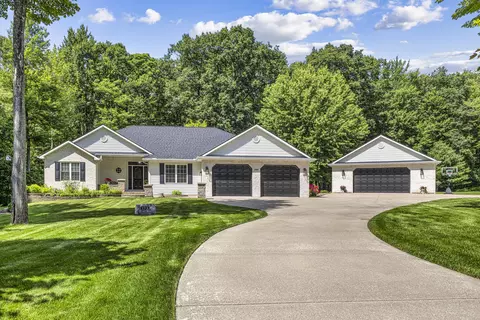 133 Oak Marr Dr, Houghton Lake, MI 48629