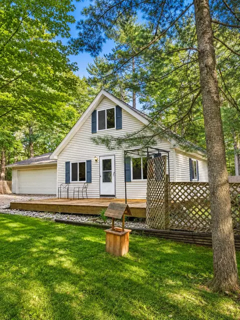 7365 W Nestel Rd, Houghton Lake, MI 48629