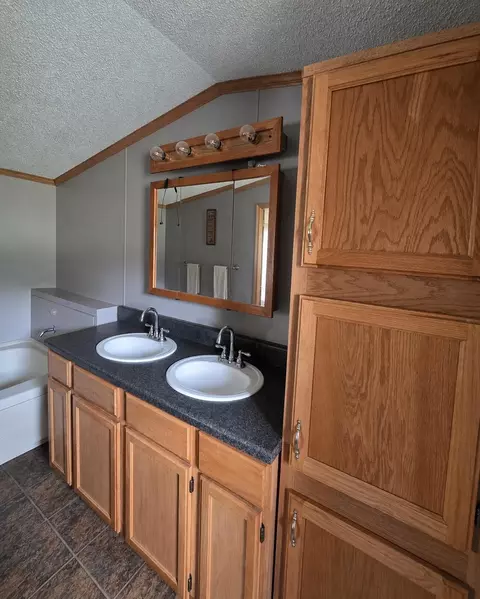 Bath - 2683 E Spruce Rd, Spruce, MI 48762 photo 3 of 4