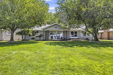 2413 Long Point Dr, Houghton Lake, MI 48629