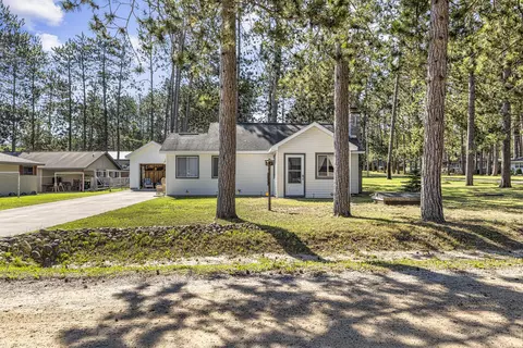 207 Lakeview Dr, Roscommon, MI 48653 photo 3