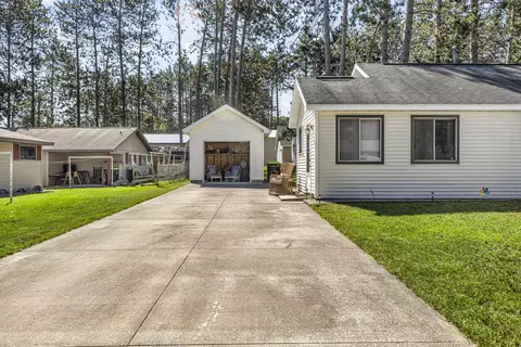207 Lakeview Dr, Roscommon, MI 48653 photo 7