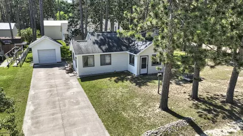 207 Lakeview Dr, Roscommon, MI 48653 photo 2