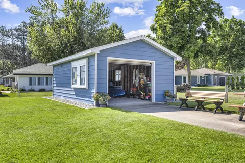 207 Lakeview Dr, Roscommon, MI 48653 photo 17