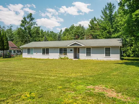 12298 Rose Ln, Atlanta, MI 49709