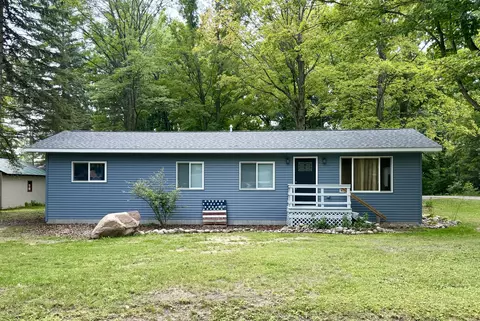 147 Victory Rd, Houghton Lake, MI 48629