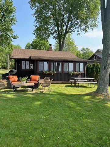 8021 E Houghton Lake Dr, Houghton Lake, MI 48629