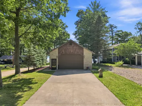 Exterior - 103 Cooke Ave, Roscommon, MI 48653 photo 3 of 14