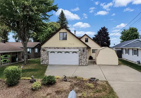 732 Iroquois Ave, Prudenville, MI 48651