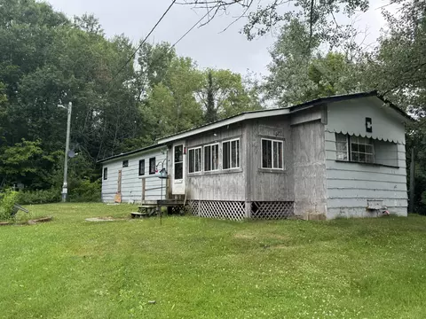 6274 W Epoufette Bay Rd, Naubinway, MI 49762