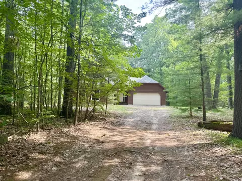 107 Teaberry Ln, Houghton Lake, MI 48629