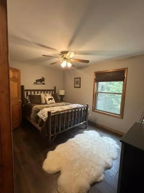 Bedroom - 4337 E Green Dr, Roscommon, MI 48653 photo 1 of 3