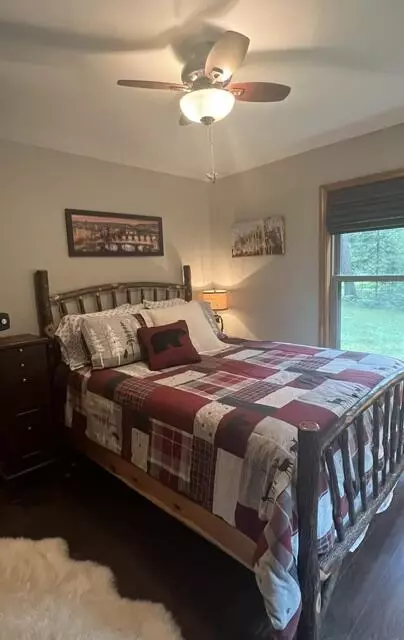 Bedroom - 4337 E Green Dr, Roscommon, MI 48653 photo 3 of 3