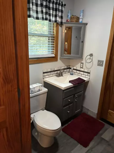 Bath - 4337 E Green Dr, Roscommon, MI 48653 photo 1 of 1