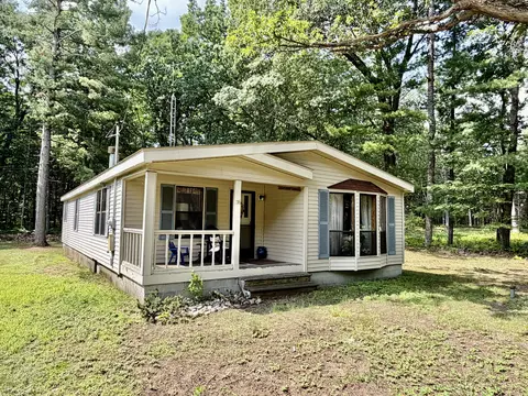 116 Northern Oaks Dr, Houghton Lake, MI 48629