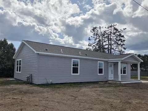 204 S Illinois Ave, Gaylord, MI 49735