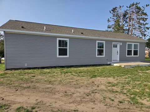 204 S Illinois Ave, Gaylord, MI 49735