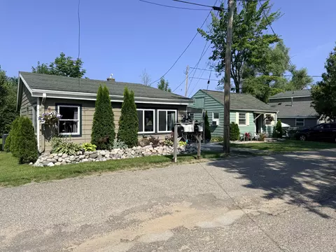 127 129 Tin Pan Aly, Houghton Lake, MI 48629