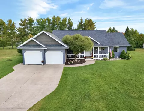 570 Berkshire Ln, Gaylord, MI 49735