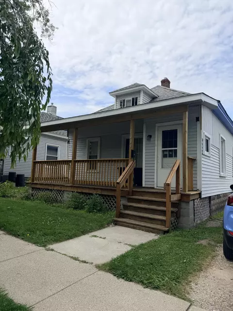 1009 Gillett St, Port Huron, MI 48060