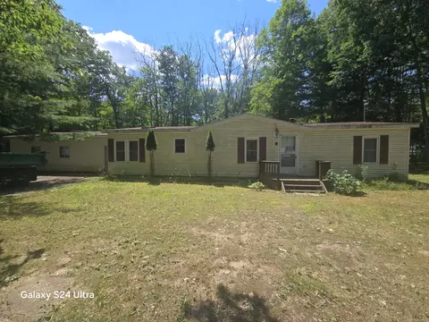 314 Mcdonald Dr, Houghton Lake, MI 48629