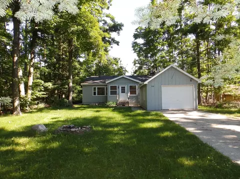 8088 Grandview Dr, Johannesburg, MI 49751