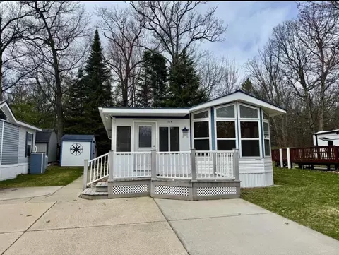 2757 Owens Dr UNIT 104, Houghton Lake, MI 48629