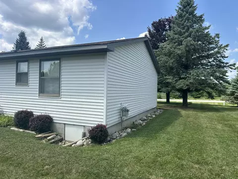 Exterior - 1624 Linksview Way, Gladwin, MI 48624 photo 4 of 5