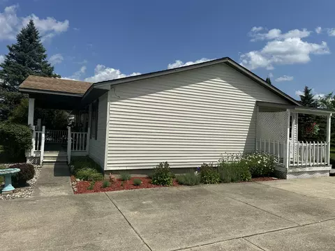 Exterior - 1624 Linksview Way, Gladwin, MI 48624 photo 2 of 5