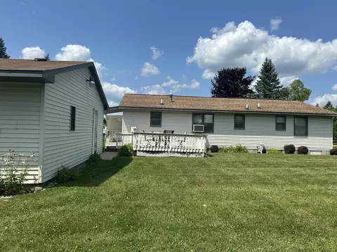 Exterior - 1624 Linksview Way, Gladwin, MI 48624 photo 3 of 5
