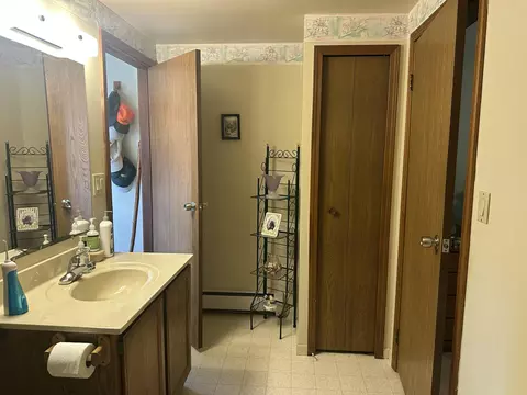 Bath - 1624 Linksview Way, Gladwin, MI 48624 photo 2 of 4