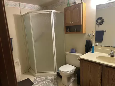 Bath - 1624 Linksview Way, Gladwin, MI 48624 photo 1 of 4