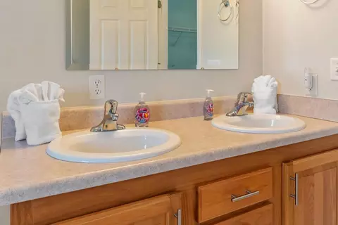 Bath - 6097 Summerside Dr, Alanson, MI 49706 photo 4 of 7