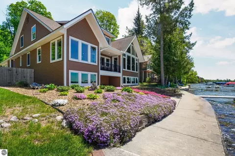 4805 E Shore Dr, Kalkaska, MI 49646