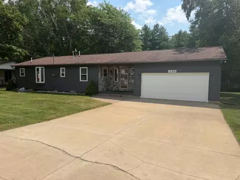 1500 Long Point Dr, Houghton Lake, MI 48629
