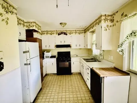 Kitchen - 314 Acre Ct, Roscommon, MI 48653 photo 1 of 1