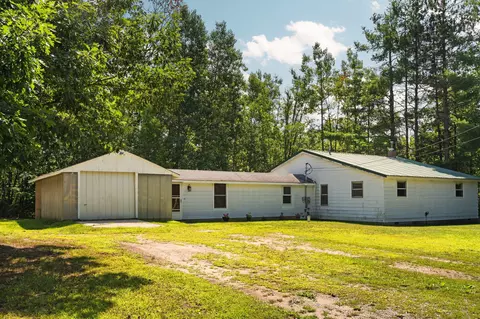 7407 Westwood Rd, Johannesburg, MI 49751