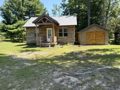 7819 Meridian Line Rd, Johannesburg, MI 49751